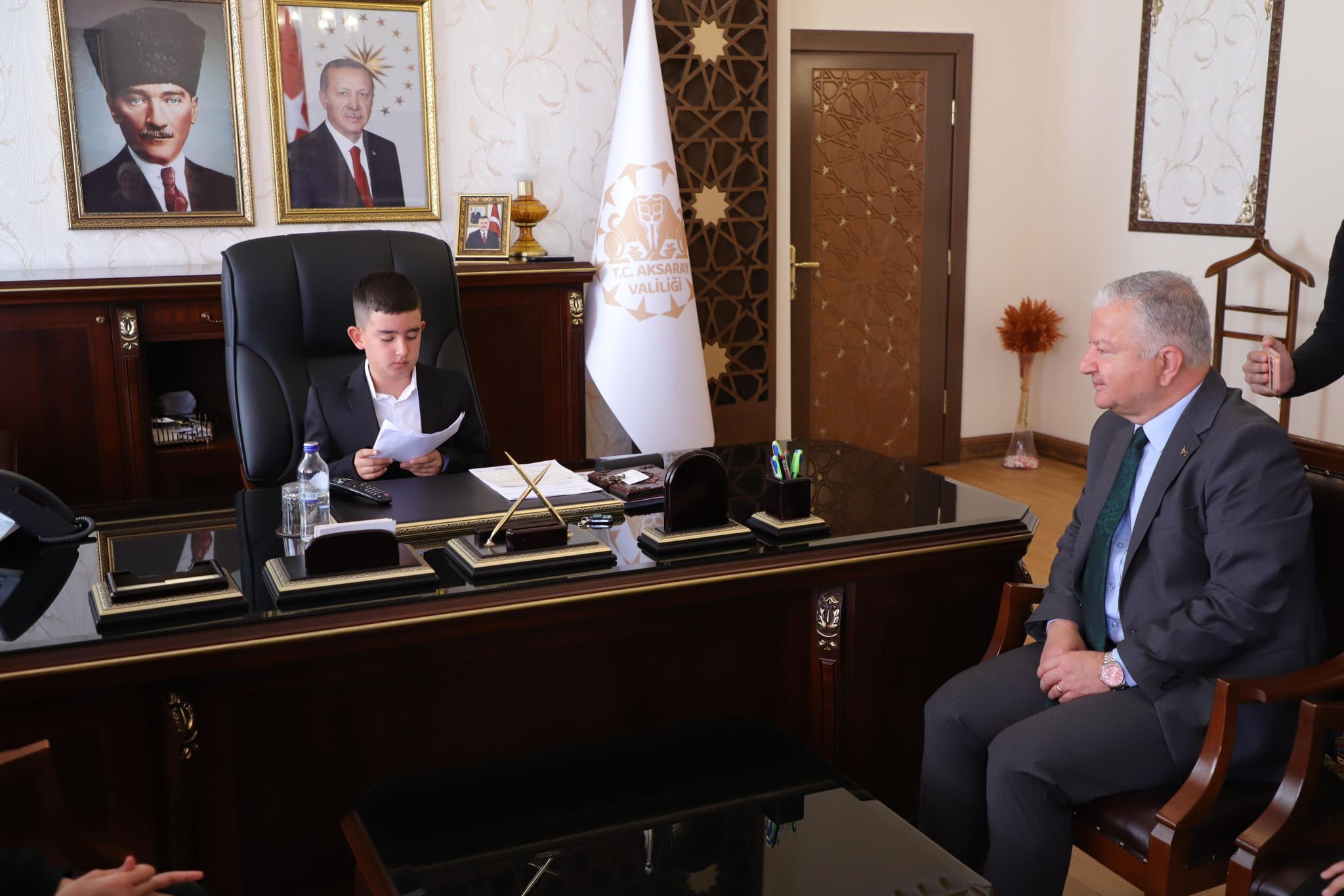 Aksaray Valisi Murat Duru, 23 Nisan’da Koltuğunu Çocuklara Devretti