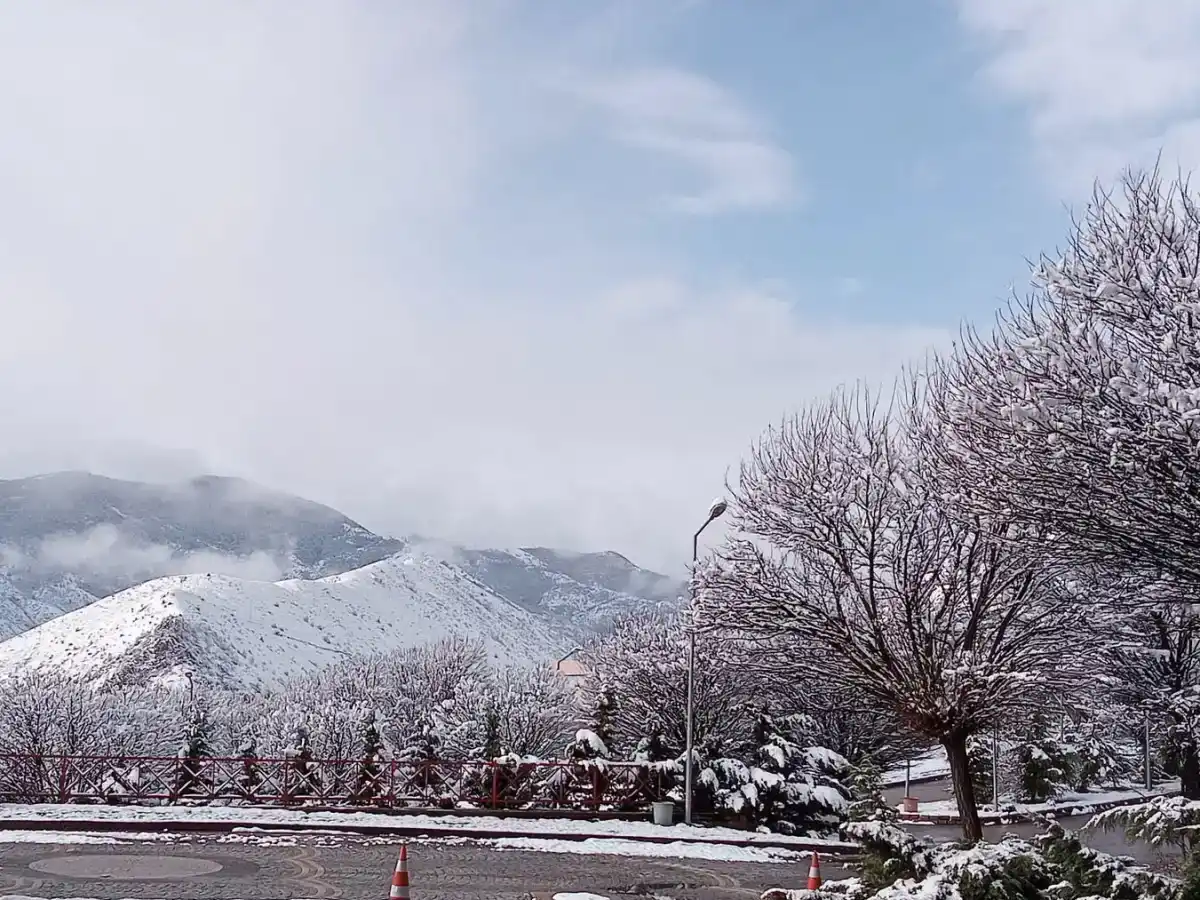 Gümüşhane’de nisan sürprizi: Kış geri döndü, ağaçlar risk altında