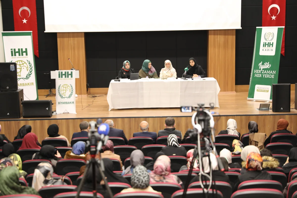 İHH, Diyarbakır’da ‘Sivil Toplumda Kadın’ paneli düzenledi