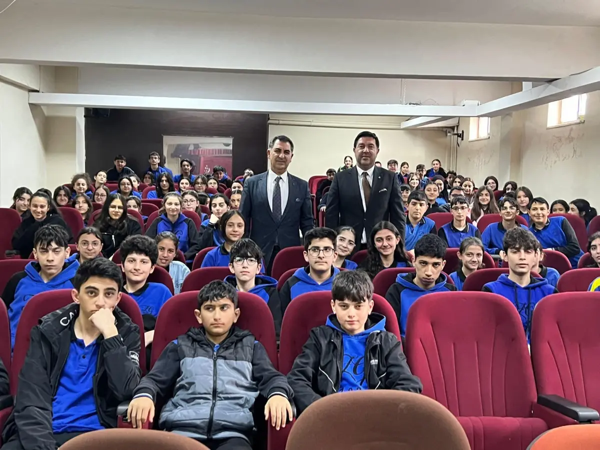 Kars TSO Başkanı Kadir Bozan, kariyer günlerinde öğrencilerle buluştu