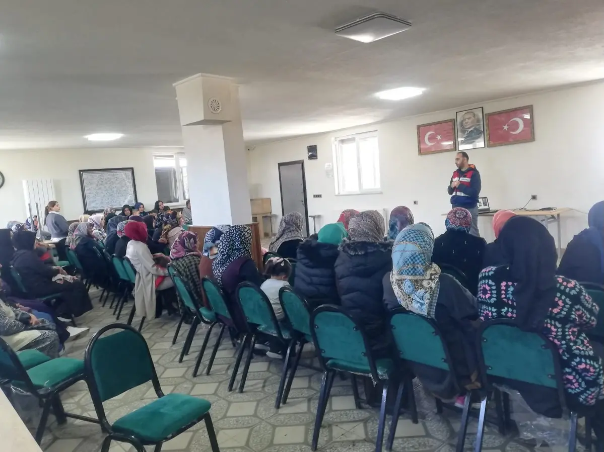 Kars’ta “En İyi Narkotik Polisi: Anne” Projesi kapsamında eğitim seferberliği