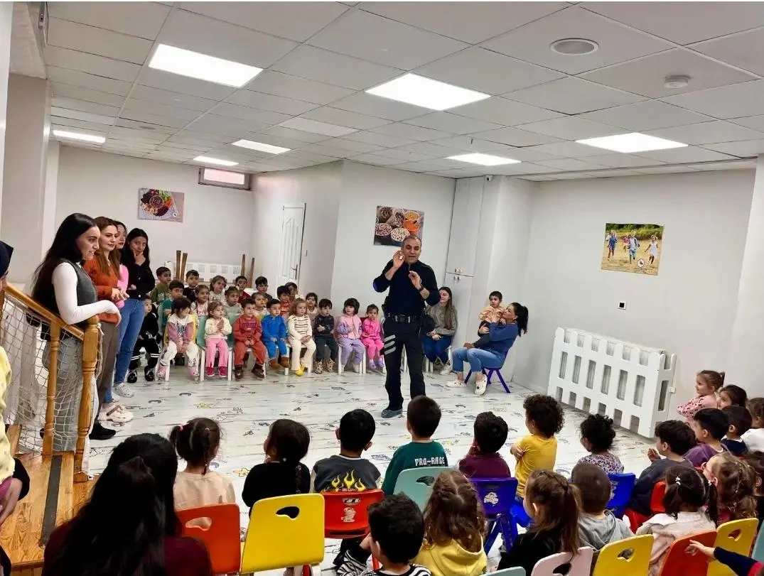 Kars’ta miniklere polislik tanıtıldı: Hem öğrendiler hem eğlendiler