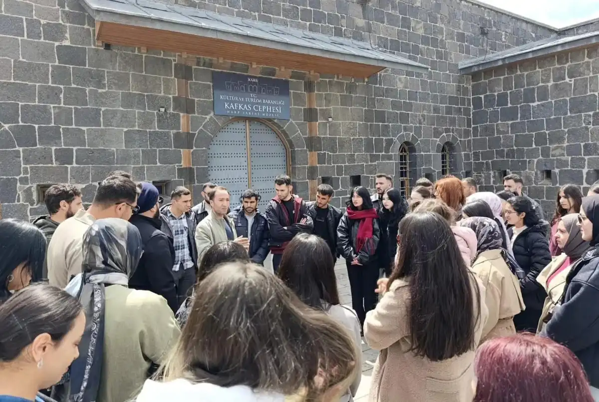 Kars’ta Turizm Haftası etkinlikleri: Üniversite öğrencileri tarihle buluştu