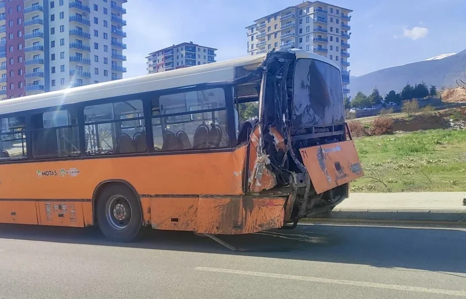 Malatya-Elazığ yolunda kaza: 20 kişi yaralandı