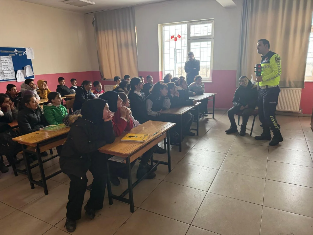 Öğrencilere trafik bilinci aşılanıyor