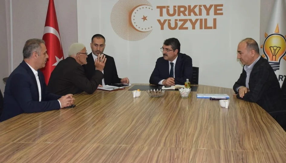 AK Parti Batman İl Başkanı Hüseyin Şansi vatandaşın taleplerini dinledi