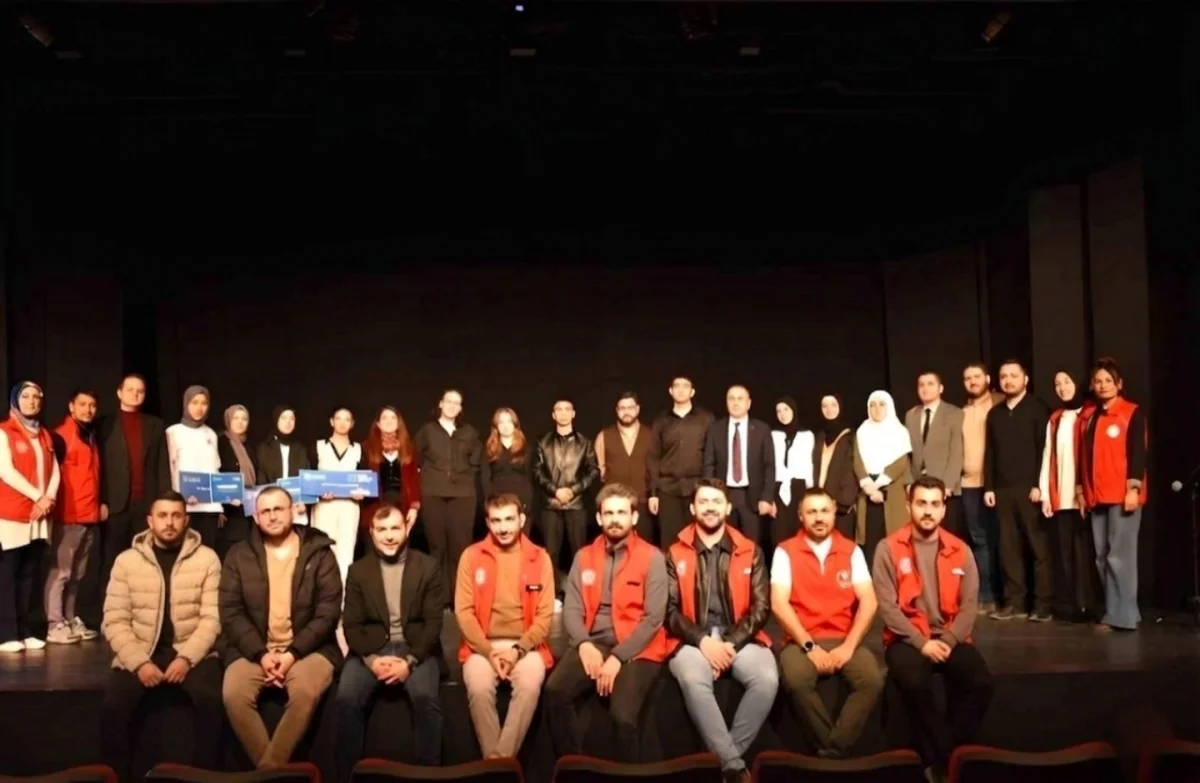 Şiirin kalbi Erzurum’da attı: Genç yetenekler zirveye yarıştı