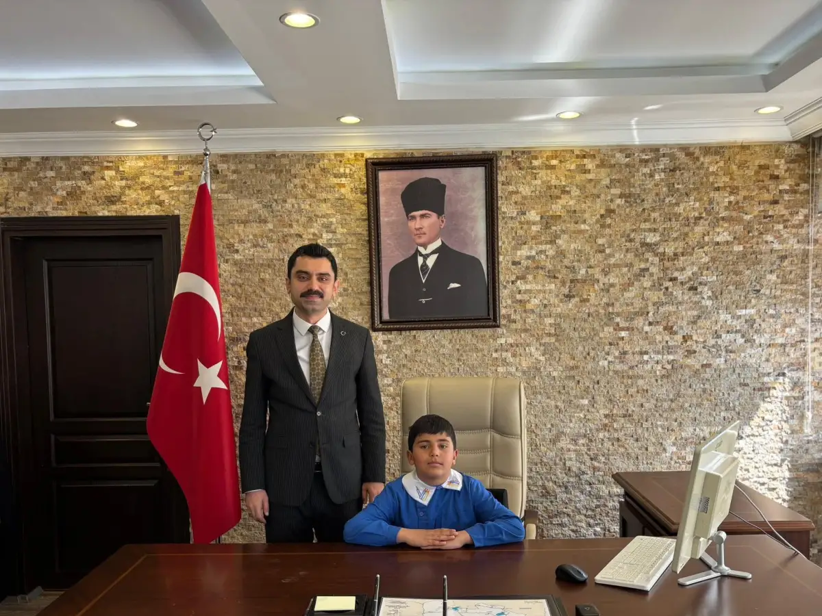 Susuz’da 23 Nisan coşkusu: Minik Kaymakamlar göreve temsili olarak başladı