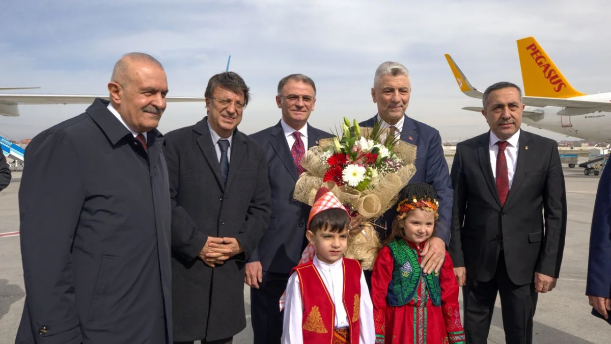 Ticaret Bakanı Ömer Bolat Van’a geldi