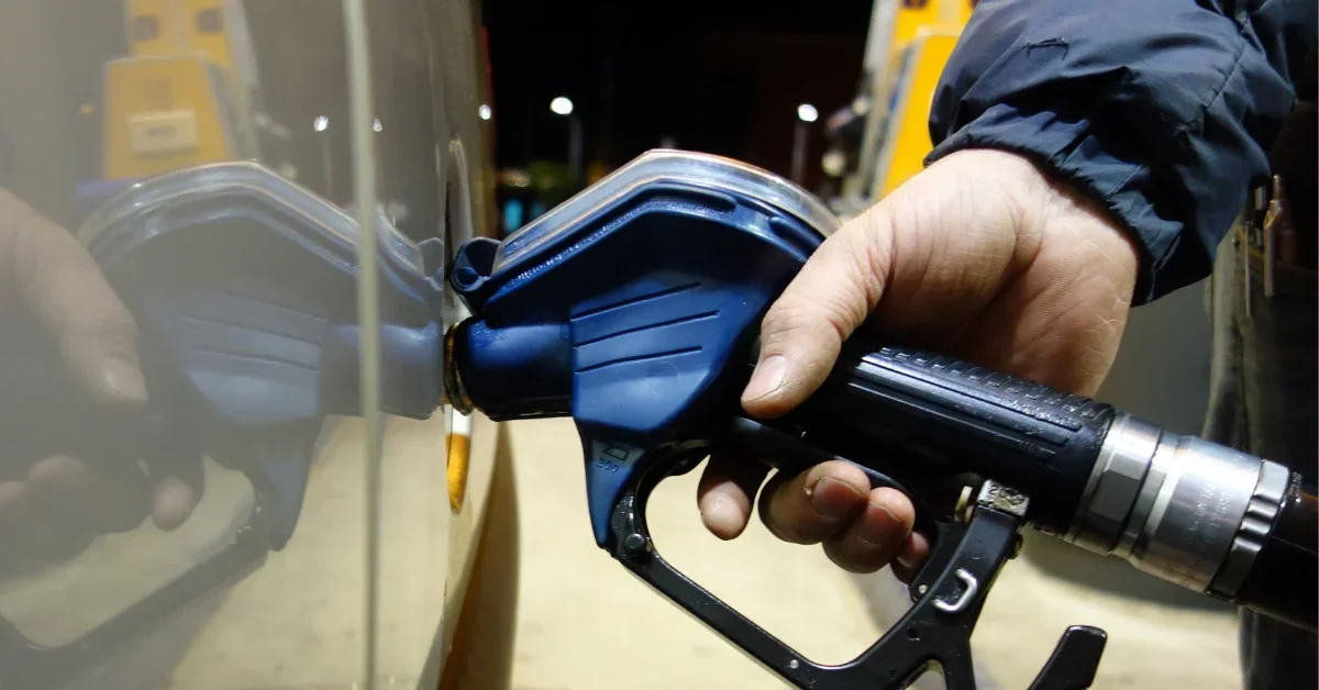 Akaryakıtta yön yeniden yukarı: Benzin ve motorine zam geldi