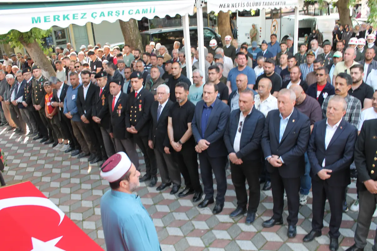 Gazi Özcan’ın cenazesi Çay ilçesinde askeri törenle toprağa verildi