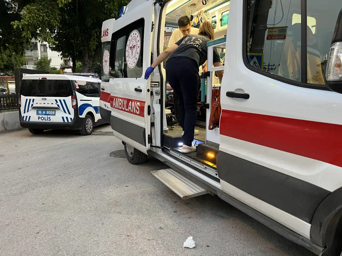 Mudanya’da motosiklet ile otomobil çarpıştı: 2 genç yaralı