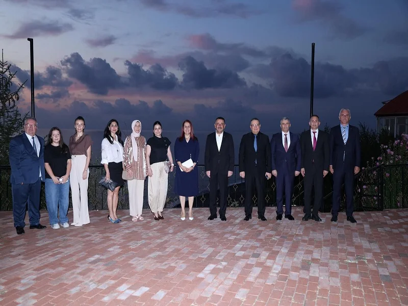 Zonguldak Valisi Hacıbektaşoğlu,1. sınıf emniyet müdürlüğüne terfi eden müdürlerle bir araya geldi