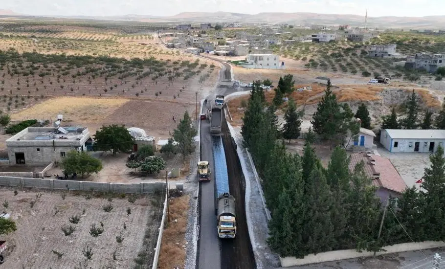 Şanlıurfa Birecik’te 40 kilometrelik grup yolunda asfalt çalışmaları tamamlandı