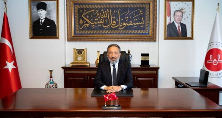 Rektör Turabi, hemşehrisi Prof. Dr. Safi Arpaguş’a tebrik etti