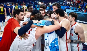 12 Dev Adam yarı final için sahada: Rakip Polonya