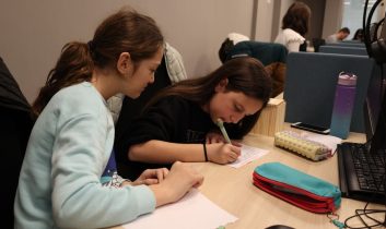 Efeler’de Dijital Gençlik Merkezi eğitimleri başladı