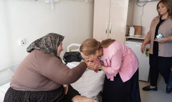 Milletvekili Derya Bakbak’tan 25 Aralık Devlet Hastanesine ziyaret