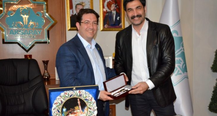 Sanatçı Uğur Işılak Başkan Yazgı’yı Ziyaret Etti