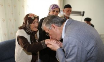 Vali Ataklı; Anneler Günü mesajı