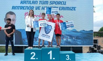 Körfezin iki yakası kulaçlarla birleşti