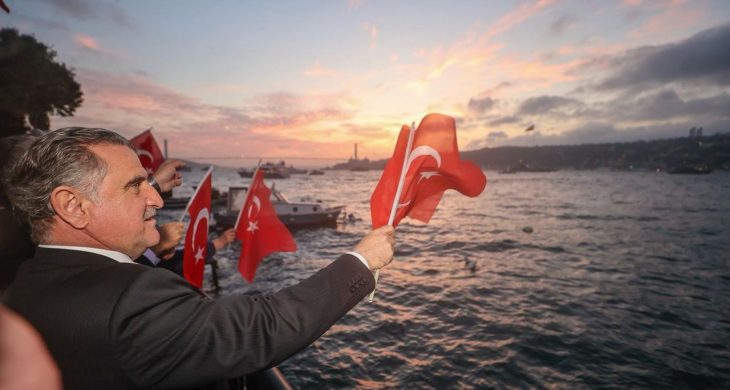 Zafer Haftası’nda anlamlı yolculuk: TCG Anadolu Gemisiyle Çanakkale’den İstanbul’a