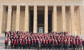 ASO ailesi 62. kuruluş yıl dönümünde Ata’nın huzurunda