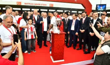 1. Lig’e Yükselen Batman Petrol Spor A.Ş., Kupasını Aldı