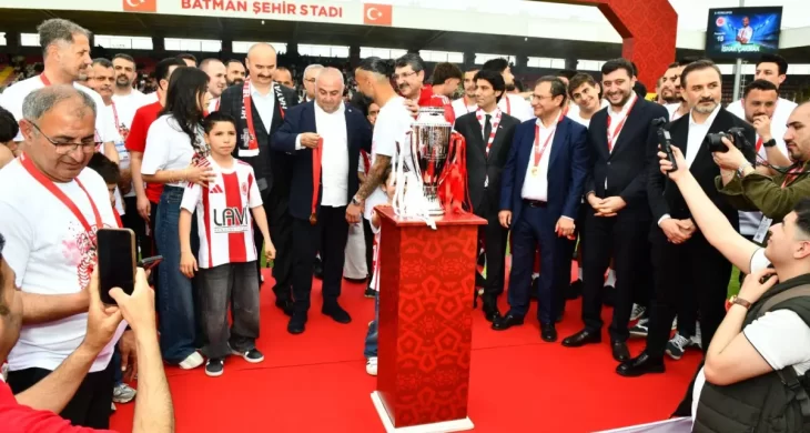 1. Lig’e Yükselen Batman Petrol Spor A.Ş., Kupasını Aldı