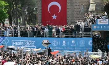 10 ton mesir macunu halka saçıldı