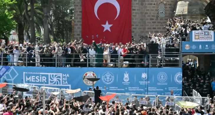 10 ton mesir macunu halka saçıldı