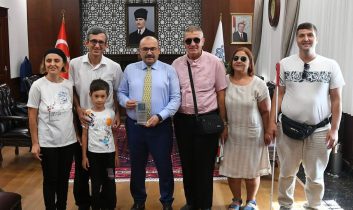 Vali Ustaoğlu’ndan anlamlı kabul