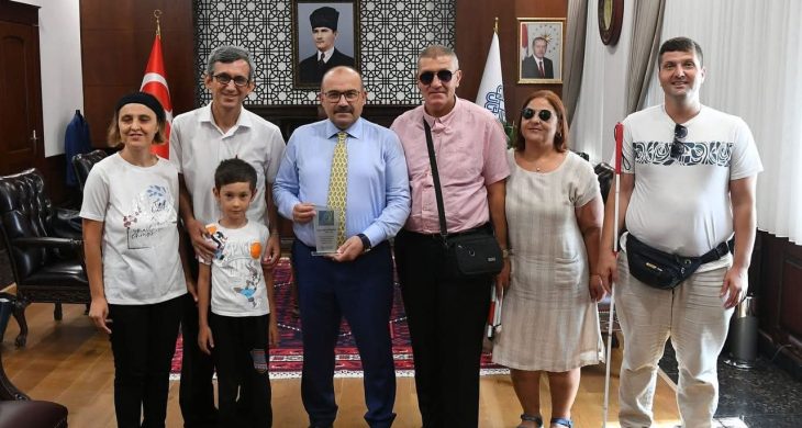 Vali Ustaoğlu’ndan anlamlı kabul