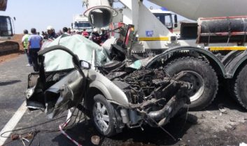 Aksaray’da Otomobil Beton Mikserine Çaptı