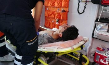 Lise Öğrencisi Kavgada Göğsünden Bıçaklandı