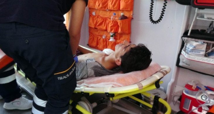 Lise Öğrencisi Kavgada Göğsünden Bıçaklandı