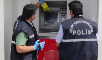 Atm’ye Kartlı Ve Çift Kameralı Düzenek