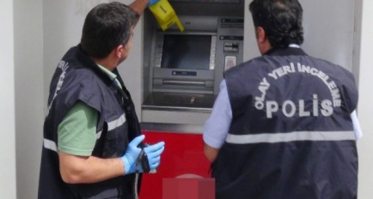 Atm’ye Kartlı Ve Çift Kameralı Düzenek