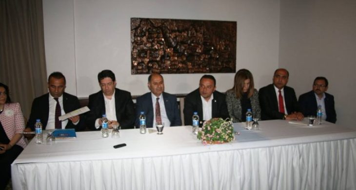 Muhalefet Havaalanını engellemeye çalışıyor