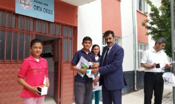 Akin Ortaokulu öğrencileri ödüllendirildi