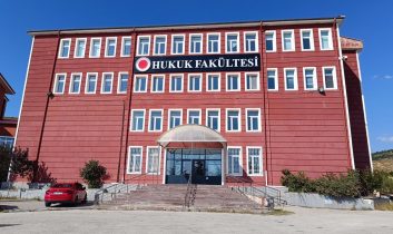 Hukuk fakültelerine girişte başarı sıralaması barajı 125 bin olarak güncellendi