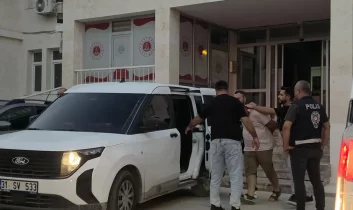 15 yaşındaki çocuğu alıkoyan iki kişi tutuklandı