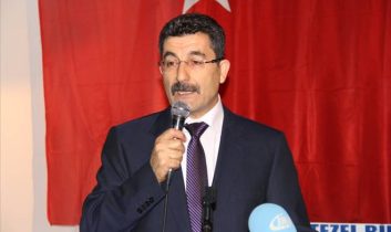 Türk Milletine Kefen Biçilemez..