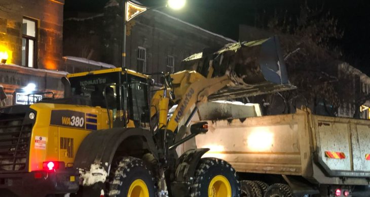 Kars Belediyesi’nden kent genelinde yoğun ve aralıksız karla mücadele