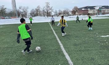 Kağızman’da geleceğin futbolcuları sahada yetişiyor