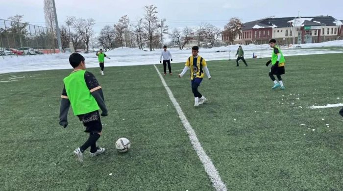 Kağızman’da geleceğin futbolcuları sahada yetişiyor