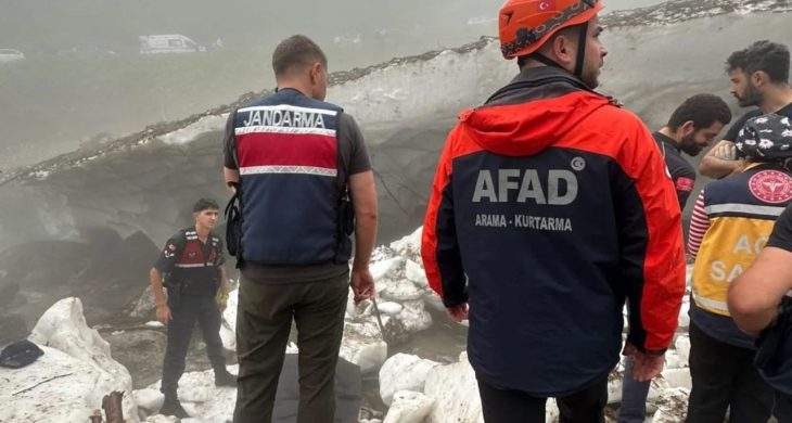 Yaylada fotoğraf çekerken kar altında kaldı, hayatını kaybetti