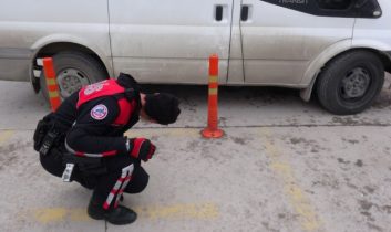 Banka Aracının Altındaki Paket Polisi Alarma Geçirdi