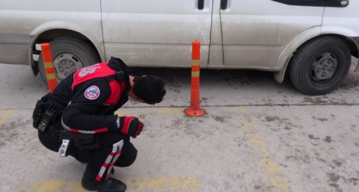 Banka Aracının Altındaki Paket Polisi Alarma Geçirdi