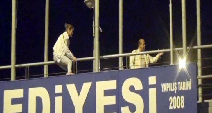 Genç Kızın Yaya Üst Geçidinde İntihar Girişimi